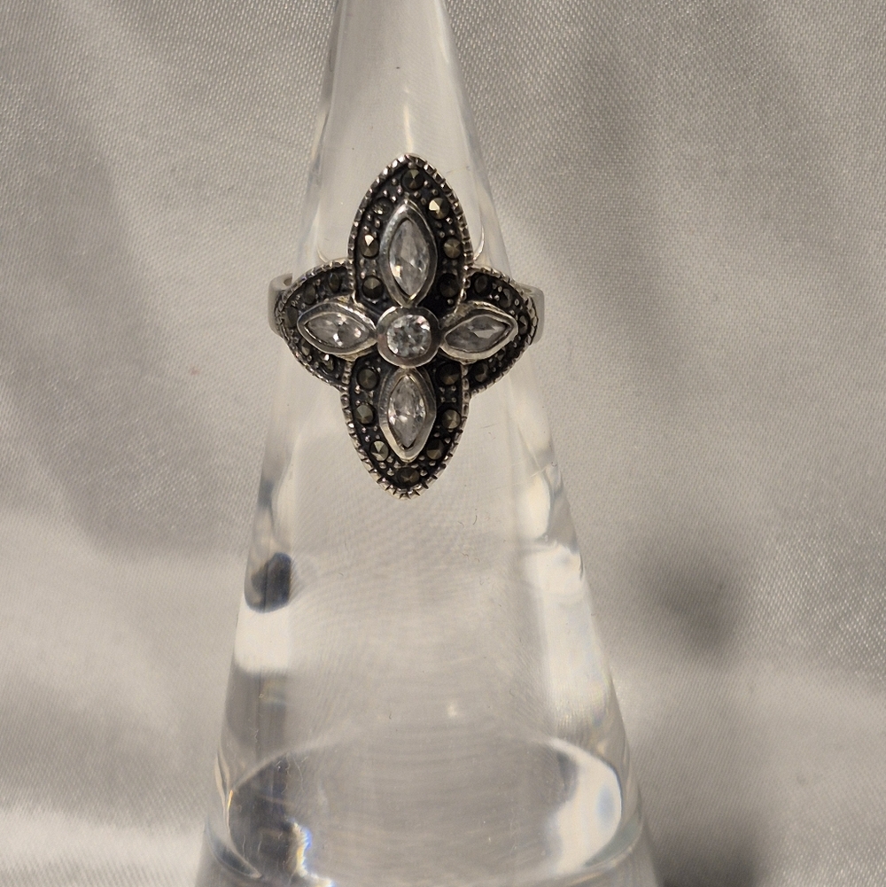 Elegant Sterling Silver Women's Ring Sz 7 CZs & Diamond Chips Marcasites